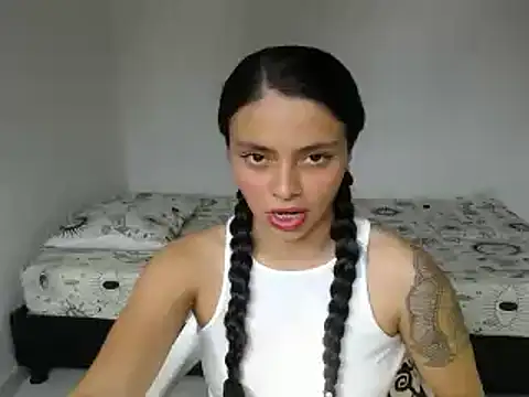 Snapshot of lana_roman chatting on 01.21.25 lana roman online show from 01.21.25