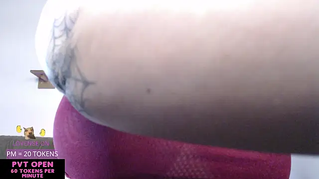 Snapshot of crystalll_room chatting on 05.27.26 crystalll room online show from 05.27.26