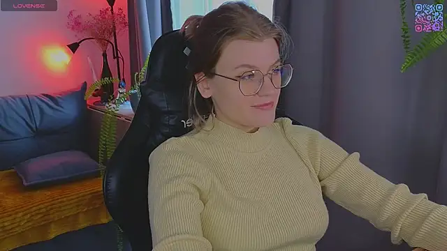 Snapshot of _JessieVibes chatting on 05.07.26 JessieVibes online show from 05.07.26
