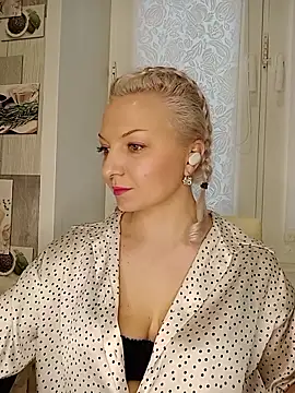 Snapshot of Anesteishen chatting on 11.16.25 Anesteishen online show from 11.16.25