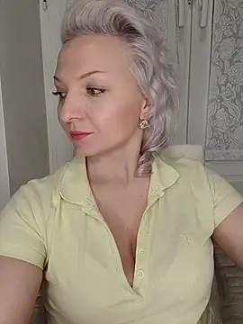 Snapshot of Anesteishen chatting on 11.26.25 Anesteishen online show from 11.26.25