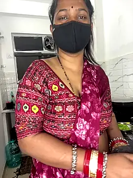 Snapshot of YourSuperTanya chatting on 12.01.25 YourSuperTanya online show from 12.01.25