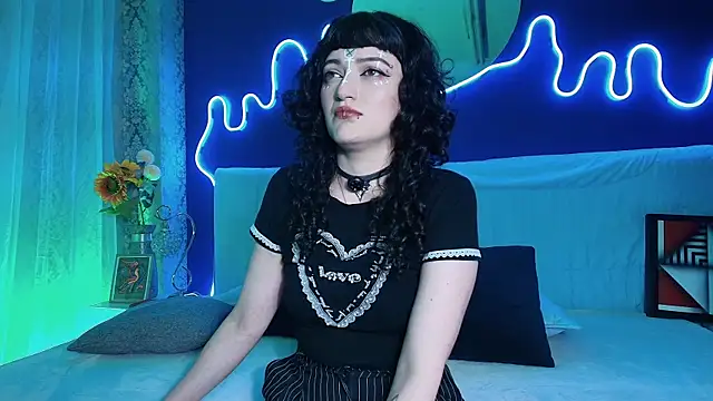 Snapshot of JeanneSabatier chatting on 04.24.26 JeanneSabatier online show from 04.24.26