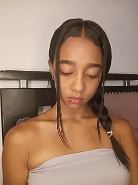 Snapshot of Zoe_Sweett18 chatting on 06.19.26 Zoe Sweett18 online show from 06.19.26