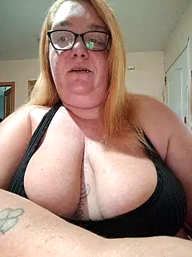 diosacurvy1984 online show from 10.17.25