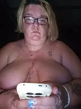 Snapshot of diosacurvy1984 chatting on 06.19.26 diosacurvy1984 online show from 06.19.26