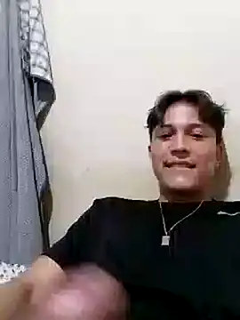 Snapshot of lukteu chatting on 02.20.25 lukteu online show from 02.20.25