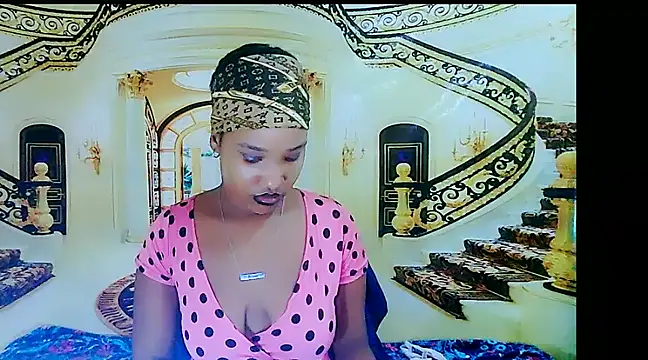 Snapshot of EroticSexyPrada chatting on 02.01.25 EroticSexyPrada online show from 02.01.25