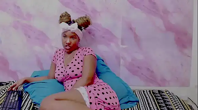 Snapshot of EroticSexyPrada chatting on 02.21.25 EroticSexyPrada online show from 02.21.25