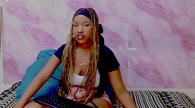 Snapshot of EroticSexyPrada chatting on 02.22.25 EroticSexyPrada online show from 02.22.25