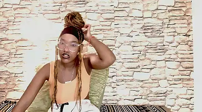 Snapshot of EroticSexyPrada chatting on 02.25.25 EroticSexyPrada online show from 02.25.25