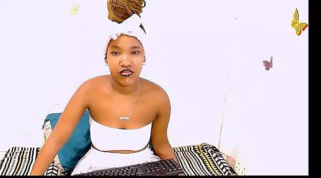 Snapshot of EroticSexyPrada chatting on 03.07.25 EroticSexyPrada online show from 03.07.25