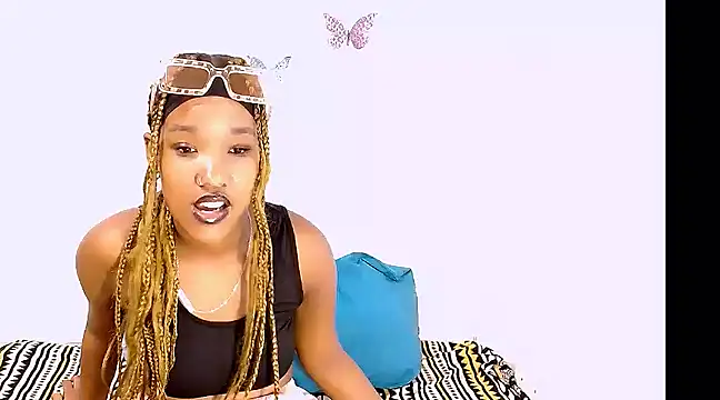 Snapshot of EroticSexyPrada chatting on 03.10.25 EroticSexyPrada online show from 03.10.25