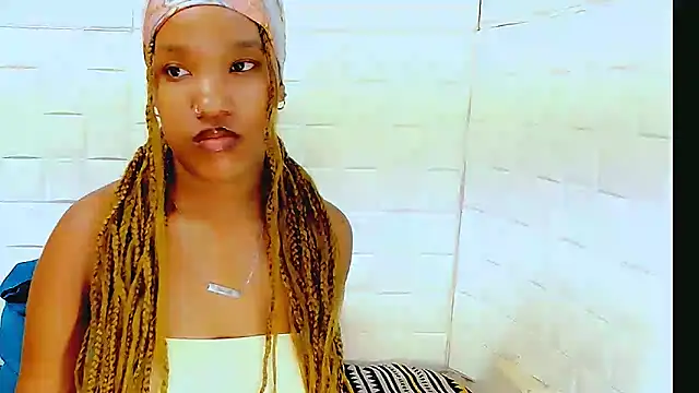 Snapshot of EroticSexyPrada chatting on 03.17.25 EroticSexyPrada online show from 03.17.25