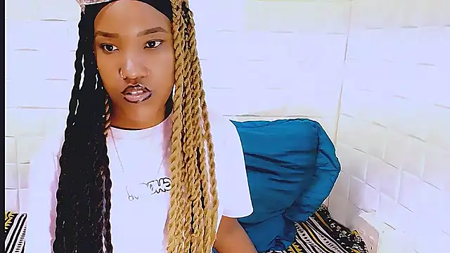 Snapshot of EroticSexyPrada chatting on 03.19.25 EroticSexyPrada online show from 03.19.25