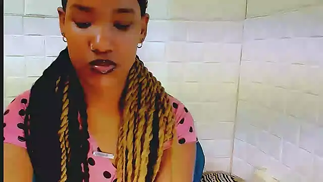 Snapshot of EroticSexyPrada chatting on 03.21.25 EroticSexyPrada online show from 03.21.25