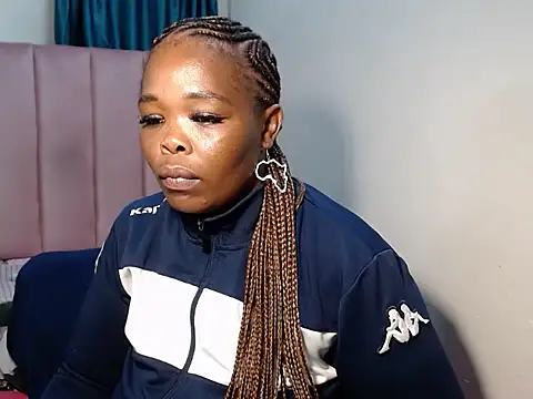 Snapshot of Hazel-nutt chatting on 03.15.25 Hazel-nutt online show from 03.15.25