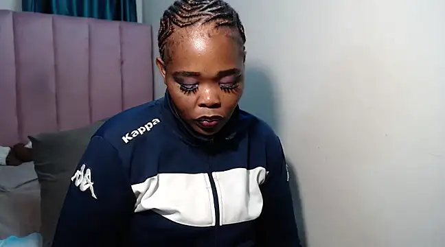 Snapshot of Hazel-nutt chatting on 03.19.25 Hazel-nutt online show from 03.19.25