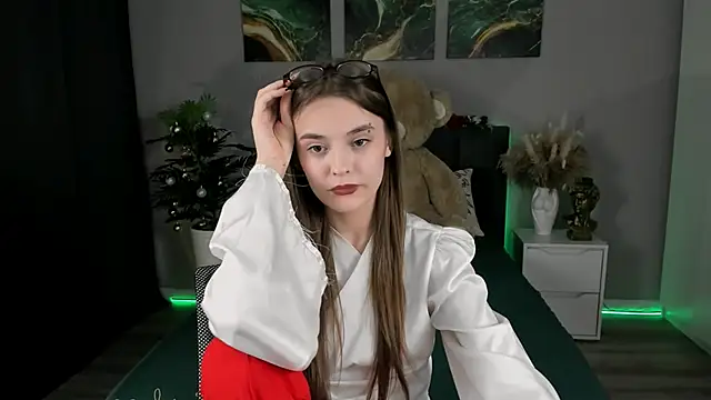 Snapshot of RayWillliams chatting on 01.28.25 RayWillliams online show from 01.28.25