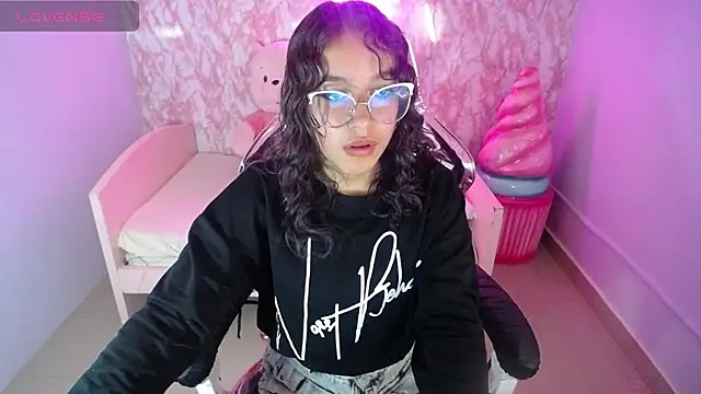 kassandra ch  online show from 02.15.25