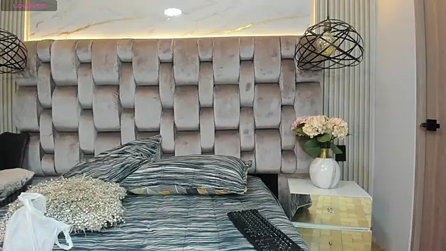 ValerieJones 1 online show from 01.22.25