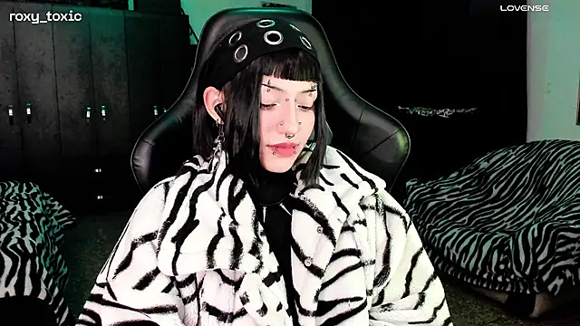 roxy toxic online show from 11.13.25