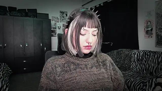 Snapshot of roxy_toxic chatting on 06.10.26 roxy toxic online show from 06.10.26