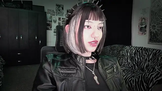 Snapshot of roxy_toxic chatting on 06.11.26 roxy toxic online show from 06.11.26