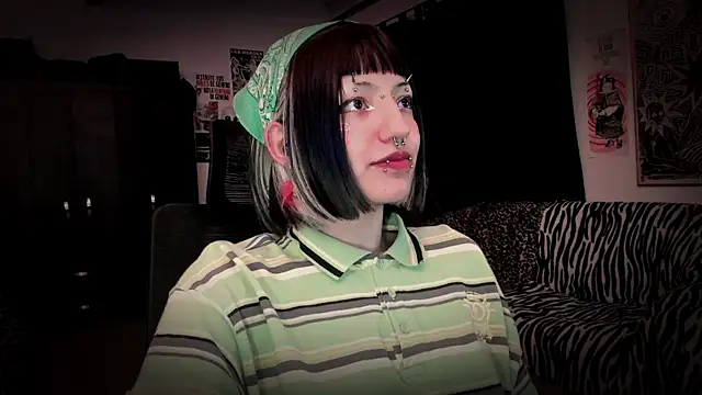 Snapshot of roxy_toxic chatting on 08.04.26 roxy toxic online show from 08.04.26