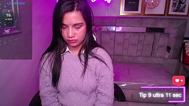 Skye Little v online show from 02.12.25