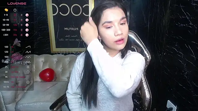 Skye Little v online show from 02.14.25