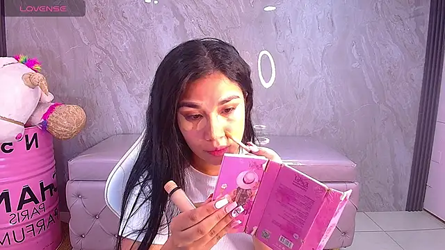 Skye Little v online show from 10.08.25