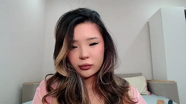 Snapshot of Minamin_20 chatting on 06.19.26 Minamin 20 online show from 06.19.26