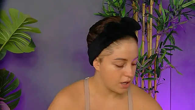Snapshot of PatriciaSpice chatting on 09.19.25 PatriciaSpice online show from 09.19.25