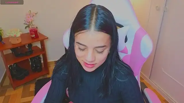 Nicole Foxx  online show from 07.05.26
