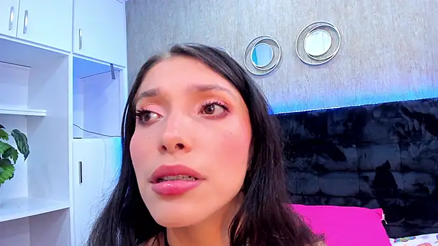 Snapshot of LorenVegga chatting on 02.02.25 LorenVegga online show from 02.02.25
