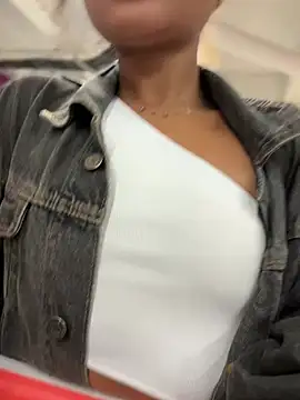 Ariana lily  online show from 02.28.25