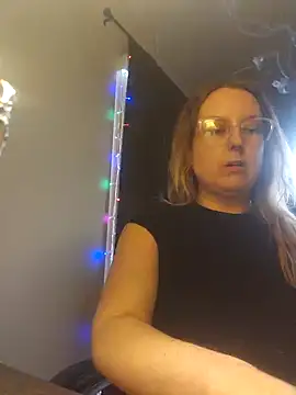 TattedMamaXOXO online show from 02.04.25