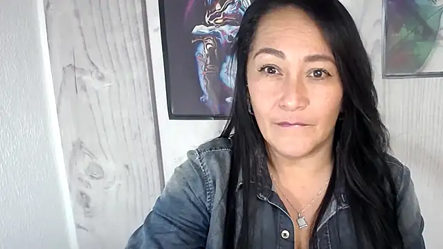 JULIANAWET69 online show from 11.24.25