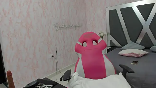 LIA SWAN  online show from 02.23.25