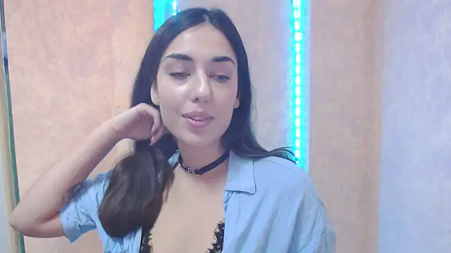 Snapshot of Lovelllyy chatting on 01.23.25 Lovelllyy online show from 01.23.25