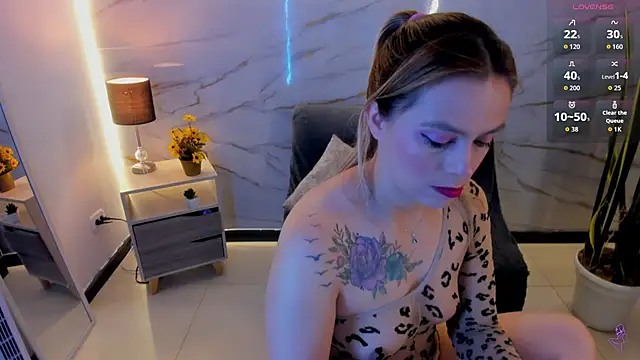 Snapshot of RayaCarr_ chatting on 04.30.26 RayaCarr online show from 04.30.26