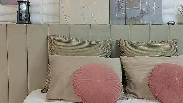 Elly Ross online show from 11.23.25