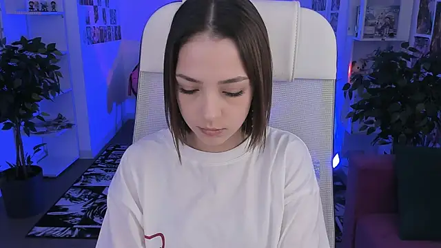 PamBeesly online show from 10.31.25