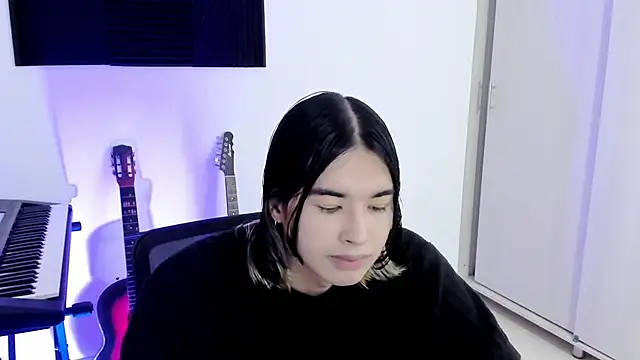 Snapshot of JordiWilld chatting on 10.28.25 JordiWilld online show from 10.28.25