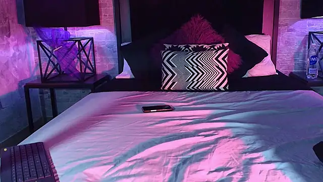 Bella Smiith  online show from 02.10.25