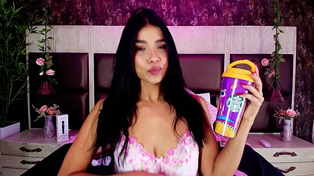 Bella Smiith  online show from 11.07.25