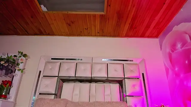 emili clark online show from 09.16.25