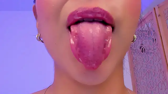 sophierooy22 online show from 01.13.25