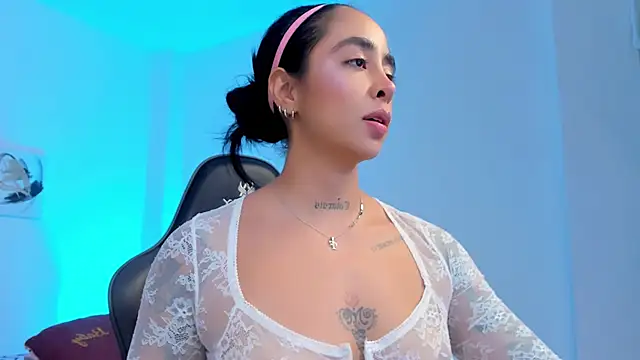 sophierooy22 online show from 10.23.25